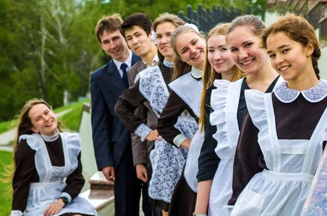 Изображения школьной формы для учащихся 5-11 классов.